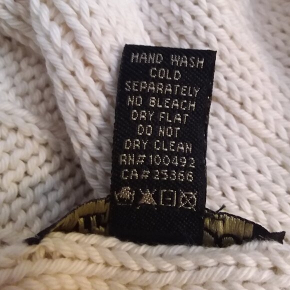 Pure & Co. ♡ Hand-knit White Shawl with Coconut Buttons - Picture 7 of 7